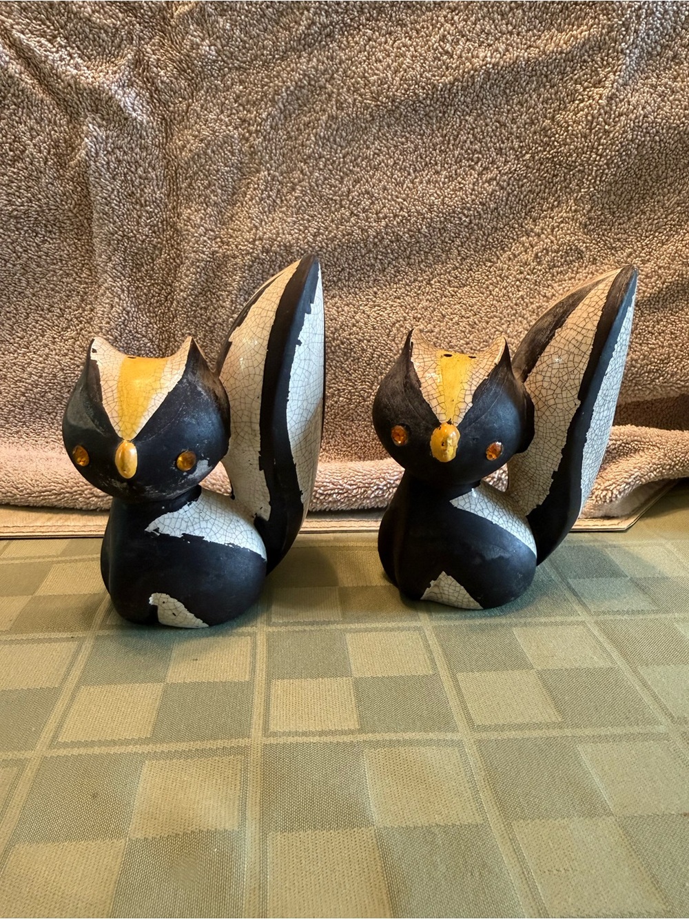MCM Ceramic Skunk Salt & Pepper Shakers napco Jewel Eyes Crackle Glaze - Picture 6 of 7